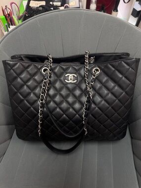 CHANEL Classic CC Shopping Tote black